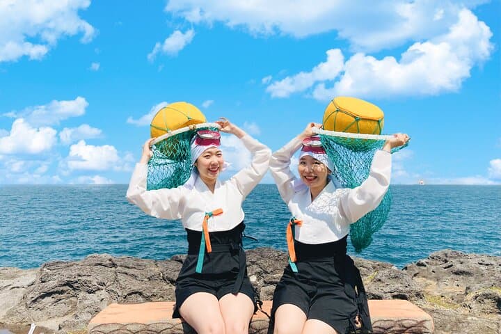 [Jeju] Private Photoshoot with Traditional pearl diver Haenyeo Costume